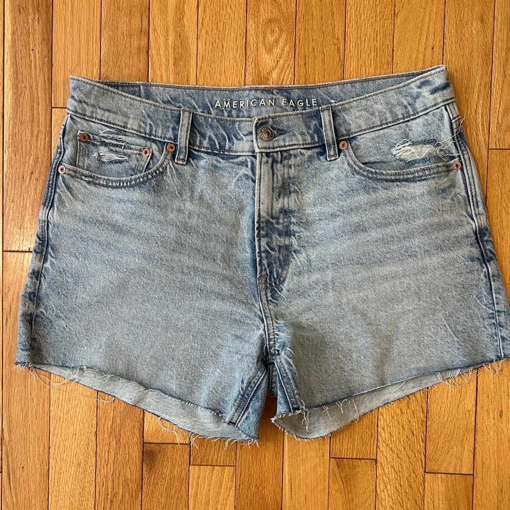 American Eagle Low rise ex boyfriend short